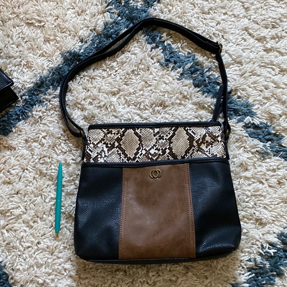 NWOT Black/brown snake faux leather bag